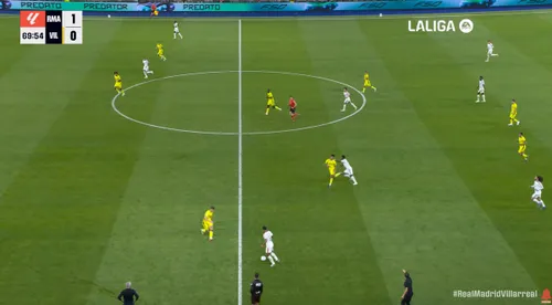 Vinicius, eliminat după ce și-a tras de păr un adversar în meciul cu Villarreal. Foto: captură YouTube/La Liga