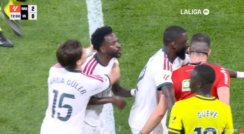 Vinicius, eliminat după ce și-a tras de păr un adversar în meciul cu Villarreal. Foto: captură YouTube/La Liga