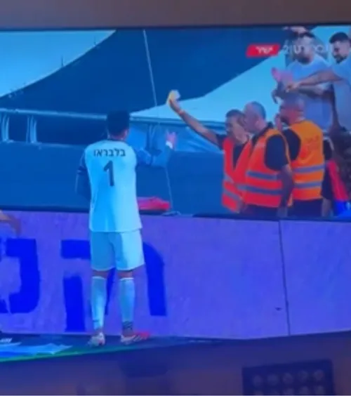 Fanii i-au dat bani!   VIDEO.  Moment nemaivăzut pentru  un portar român în Israel