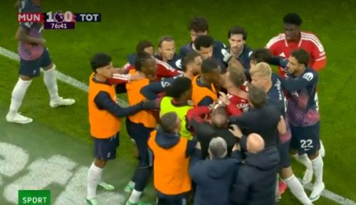Eliminarea lui Rodrigo Betancur din meciul cu Manchester United Foto captură VIDEO sport.ro .jpeg
