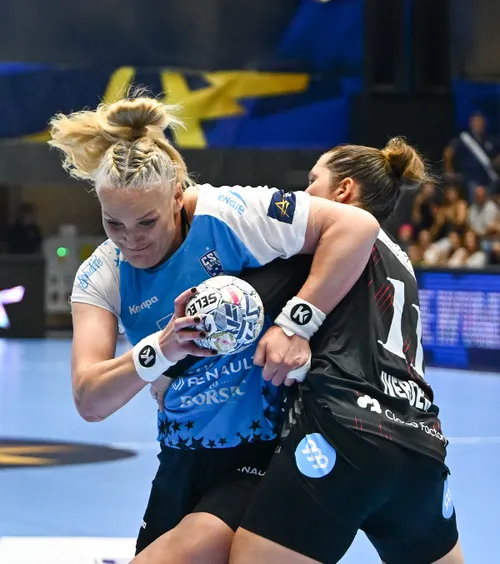 CSM simte din nou gustul victoriei   FOTO.  „Tigroaicele” pun capăt seriei de victorii a lui Esbjerg în  Liga Campionilor