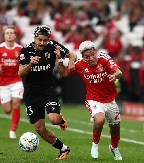 Strata, chinuit de Prestianni    VIDEO  Titular la Vitoria Guimaraes, fundașul român  nu a reușit să-l anihileze pe argentinian  în duelul pierdut cu Benfica