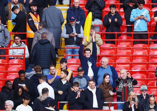Fanii lui Manchester City au avut banane gonflabile la meciul cu Liverpool. Foto: Imago