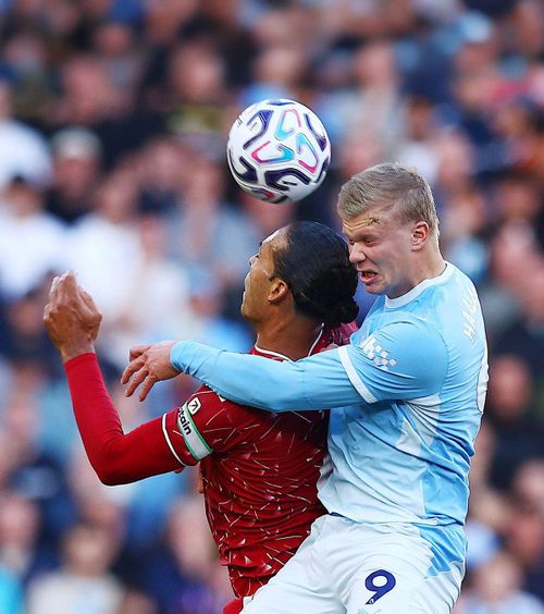 Liverpool s-a prăbușit!   FOTO.  Manchester City,  trei goluri în 13 minute.  Banane în tribune și mesaje ostile: „Trișori nenorociți”