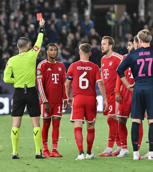 „A fost mai deștept ca tine"  FOTO.  Olise, criticat în vestiar de Kane si Kompany  după eliminarea care a decis Viking-Bayern. Ce a făcut. Ce joc ratează
