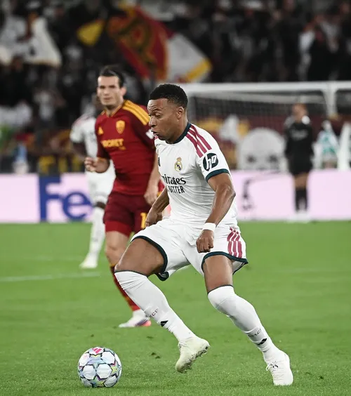 A căzut recordul lui Messi  Performanța istorică bifată de  Kylian Mbappe  în meciul cu AS Roma