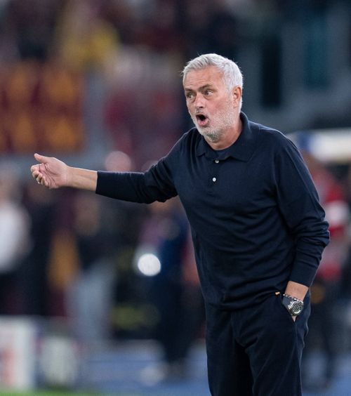 „Ridicol”   FOTO.   Mourinho l-a imitat și certat pe Vinicius  pentru greșeala de la golul doi al Romei. Ce a făcut