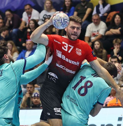 Fără șanse cu Barcelona   Dinamo,  înfrângere categorică și la retur în Liga Campionilor! Cum arată calculele pentru calificare
