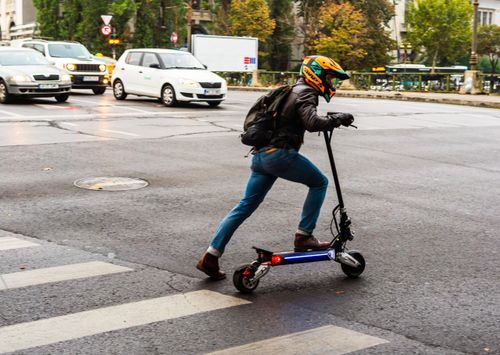 Restricții pentru trotinetele electrice în parcuri, pe străzile și Bulevardele din Sectorul 6. Unde nu poți merge decât cu 15 km/oră, unde sunt complet interzise