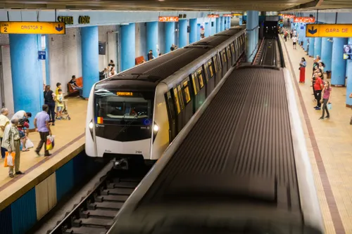 Metrorex a căutat 4 săptămâni angajați fără rude la metrou pentru comisia care negociază noul contract colectiv. A găsit 13. Da, ați citit bine: 13 din aproape 300