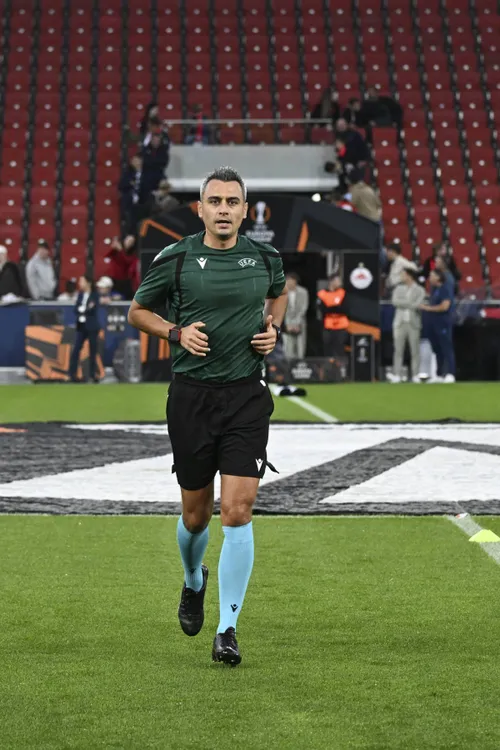 Cu ochii pe arbitri   VIDEO.   Horațiu Feșnic,  urmărit permanent de UEFA la Salzburg - Milan: „Ați văzut vreodată așa ceva?”