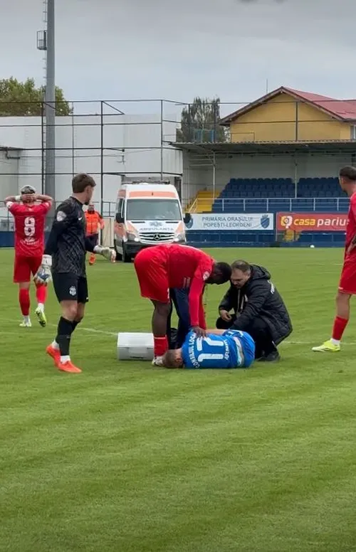 Accidentare horror în Liga 2    FOTO.  Căpitanul  și-a rupt piciorul:  „Băă, i se vede osul!” » Dus de urgență la spital