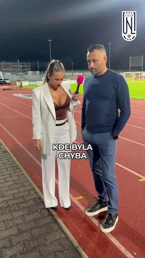 Jucătorii și antrenorii nu se pot uita la ea 😅   VIDEO+FOTO.  Jurnalista din Cehia care a devenit virală se apără:  „Nu cred că mă îmbrac provocator”