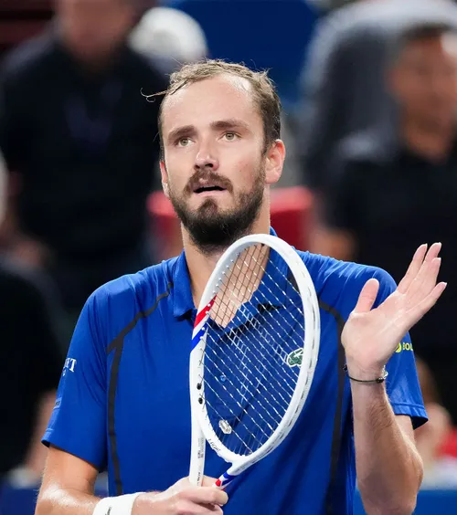 Tensiuni la Shanghai    VIDEO+FOTO:  Medvedev a amenințat  că se retrage  dacă nu i se va arăta reluarea cerută » Reacția arbitrului