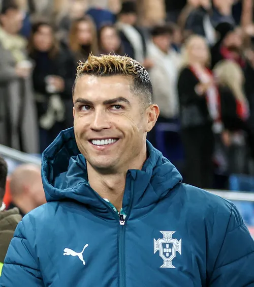 Plătește cât ar clipi!   De cât timp are nevoie Ronaldo să joace  pentru a plăti amenda federației portugheze: „Achită în rate?”😁