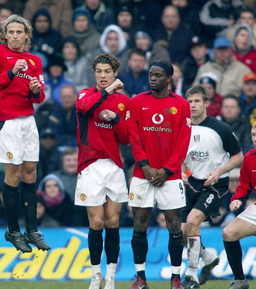 „Oportunitate excelentă”  Ex-fotbalistul  de 7 ori mai bogat  decât Ronaldo ar putea investi la clubul din Premier League