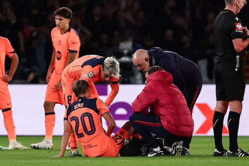 Accidentarea lui Dani Olmo în PSG - Barcelona. Foto: X/@CGTNSportsScene