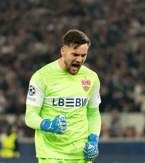 Român de record în Ligă   Cel mai tânăr portar al lui Stuttgart în Champions  League, debut bun la 1-1 cu Atletico: „Mândri de tine!”