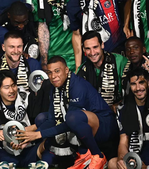 Fost star de la PSG, momente de groază  Cinci indivizi mascați și înarmați l-au legat și  i-au amenințat familia:  „Încă sunt în stare de șoc”
