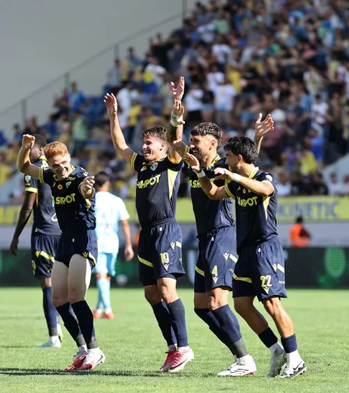 La un pas de tragedie!  Povestea fotbalistului care  face spectacol în Superliga.   A ajuns de urgență pe masa de operație după un incendiu