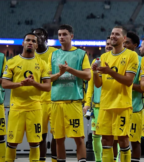 „Ni s-a spus să nu facem duș!”  De ce au plecat fotbaliștii Borussiei Dortmund  nespălați  de la stadionul din Baku