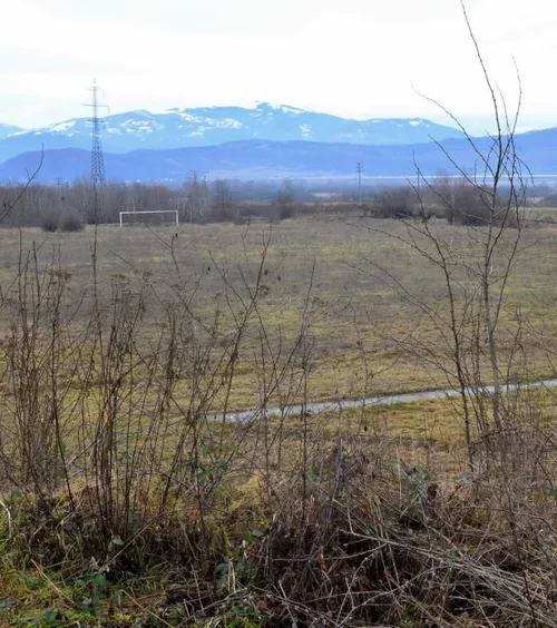Adjudecat!  Cât s-a plătit pentru fostul stadion construit la Mârșa în  epoca lui Ceaușescu   