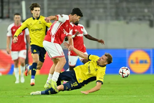 Darius Olaru, accidentat în Union SG - Hapoel Beer Sheva. FOTO Imago (2).jpeg