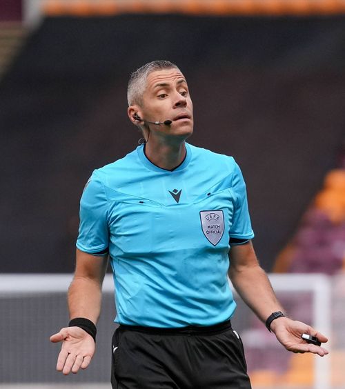 Probleme pentru Radu Petrescu   FOTO:  Arbitrul român, în centrul unui  scandal  la Steaua Roșie - Copenhaga. Decizia care a încins spiritele