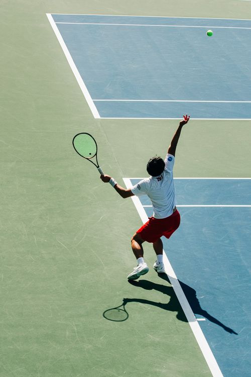 Cele mai bune sporturi  pentru pariuri live în 2026:  tenis, fotbal, baschet  și eSport