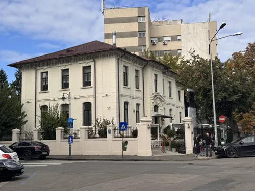 Ospăț cu ștaif, servire pe viteză și ce am mâncat la Zexe Blanc în București, lângă Parcul Icoanei