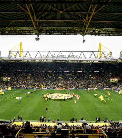 Strategie inedită   Metoda ingenioasă  prin care Dortmund vrea să-i convingă pe fani să renunțe la telefon pe stadion