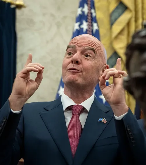 Infantino a vorbit despre demisie   Șeful FIFA, după ce  zeci de federații i-au cerut să plece:  „Dacă vorbim despre democrație...” 