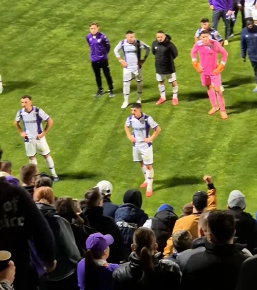 Fanii lui FC Argeș au luat foc   VIDEO.  Jucătorii, înjurați după eșecul cu UTA +  Mesajul primarului:  „Nu vă bateți joc!”