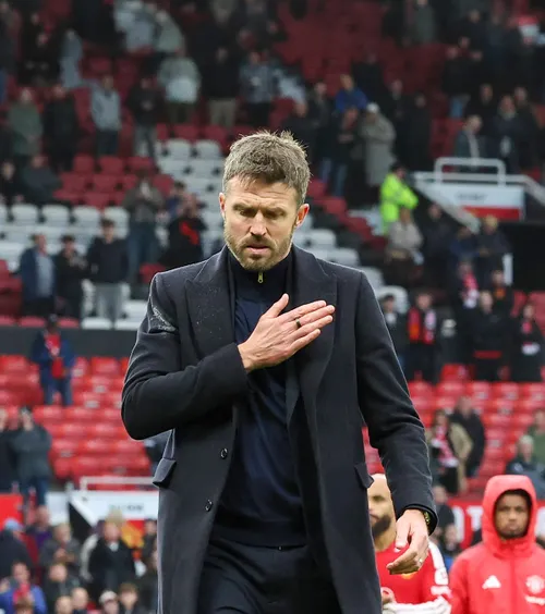 „Carrick trebuie demis azi!”  Manchester United, în criză după un nou eșec » Antrenorul, acuzat că  l-a umilit pe Bruno Fernandes