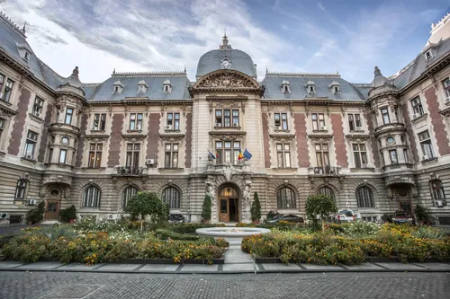 Monument magnific, mare bulină roșie. Când va fi consolidat Palatul Ministerului Agriculturii, din centrul Bucureștiului. Amintește de castelele de pe Valea Loirei și are Risc Seismic I