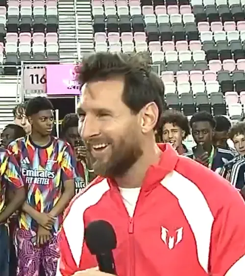 „Am cam lungit-o, nu?”   VIDEO.  Lionel Messi  a izbucnit în râs  după propria gafă. Discursul său a devenit viral imediat