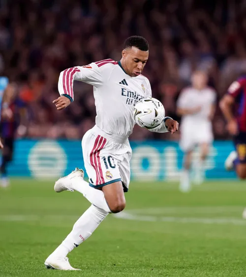 „Mbappe e lider și fără să vrea”  O legendă a Madridului  se înclină în fața lui Kylian.  Al 3-lea cel mai rapid all-time la Real