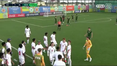 Jucătorii Angliei U15 au părăsit terenul după un incident rasist în meciul cu Irlanda, pe 26 octombrie 2026. Foto: captură X @Robbyrichmond