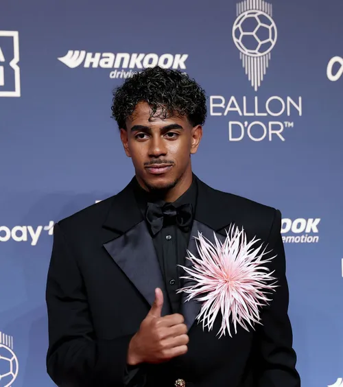 „M-a deranjat mult”  Lamine Yamal, luat la țintă pentru  accesoriul de la gala Balonului de Aur:  „Nici cocoșul meu de la Slatina nu are așa ceva”