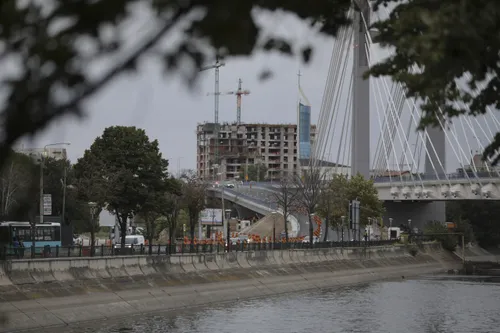 Harta marilor utopii de infrastructură din București. Autostrada suspendată, telegondola de la Casa Presei până în Pantelimon și alte năstrușnice promisiuni