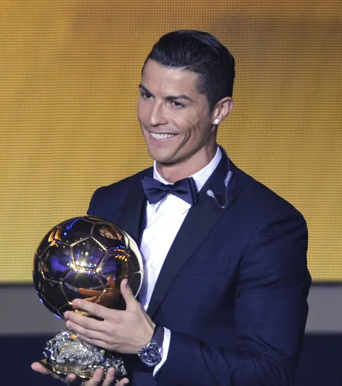 Cristiano Ronaldo, BOAT   L-a devansat pe Lionel Messi și și-a adjudecat  Ballon d'Or of All Time!  Care e sezonul care i-a adus premiul și cât a costat votul