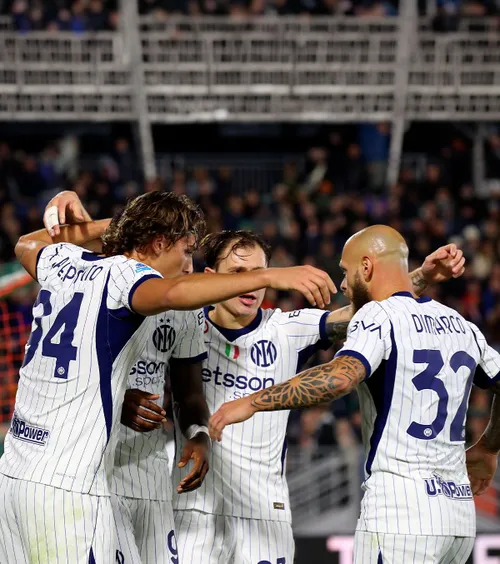 Inter, de neoprit în Serie A   Elevii lui Chivu,  victorie după două autogoluri ale Veneziei. Rivala AC Milan, eșec înainte de derby
