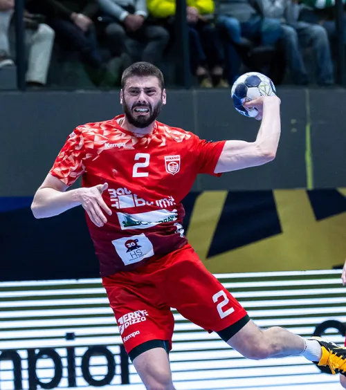 Dinamo, în grupele principale!  Ajutați și de Barcelona, „dulăii” lui Pereira s-au calificat în faza următoare a  Ligii Campionilor