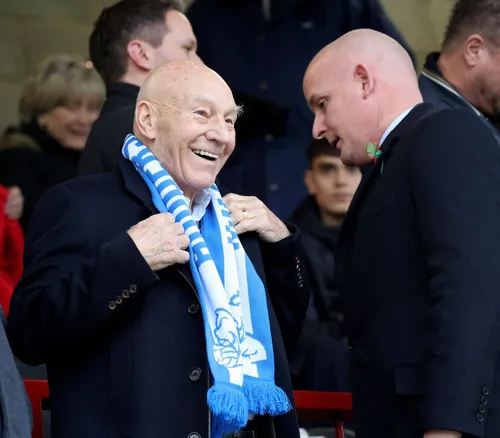 A murit Sir Patrick Stewart  Ținea cu o echipă surprinzătoare:  „Toți credeau că sunt fan United sau Chelsea”.  Ajunsese în conducerea clubului!