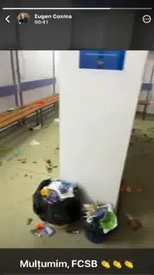 Vestiarul lăsat în dezordine de FCSB după meciul cu aGloria Bistrița. Foto: captură WhatsApp / Eugen Cosma