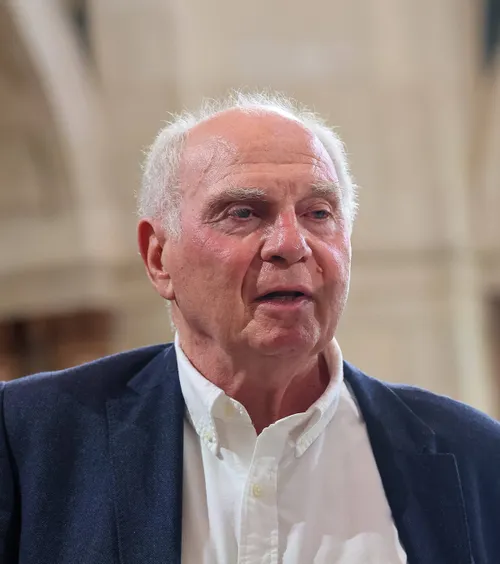 „Să nu ajungă niciodată la putere!”  Legenda se teme pentru  viitorul țării:  „O glumă! Ar trebui să se numească Asociația Prietenilor Rusiei”
