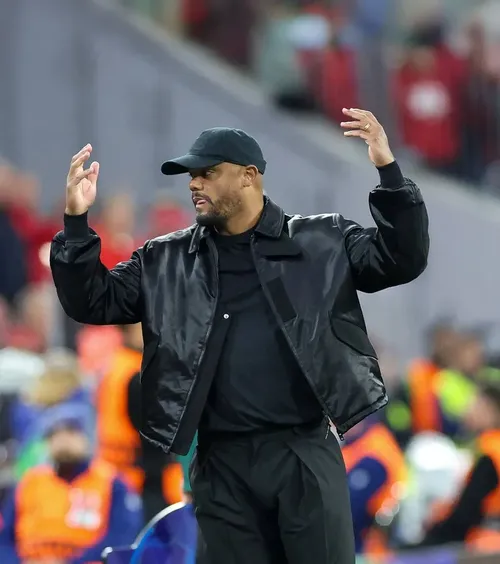 Interdicție pentru Kompany!  Bayern nu-i permite să vorbească despre fotbal  nici măcar cu secunzii  + Noi detalii despre starea antrenorului