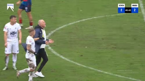 Petre Grigoraș a intrat pe teren după golul nevalidat / foto: capturi Youtube/Bucovina TV