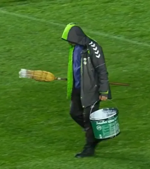Ca la noi, la nimeni!   FOTO.  Suprafața de joc de pe „Ilie Oană”,  dezastruoasă!  » Au vopsit liniile înainte de meciul cu CFR!