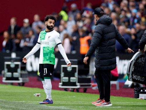 FIRE!  The clash between  Klopp and Salah  on the touchline